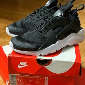 Nike Shoes - Nike Hurraches Nike Shoes - Nike Hurraches